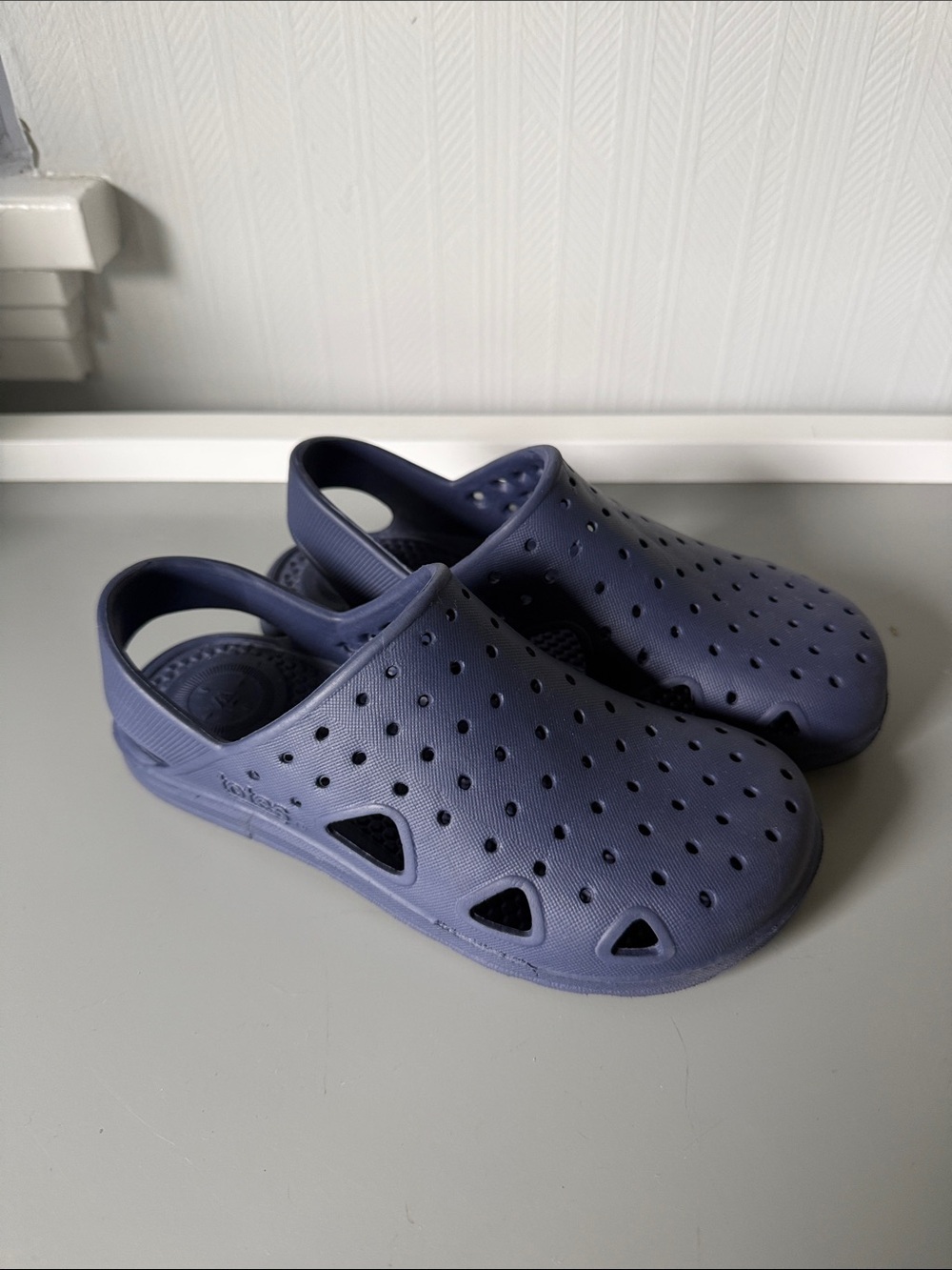 Everywear Navy Blue Slip-On Ventilated Clogs 11-12 Kids - Picture 3 of 4